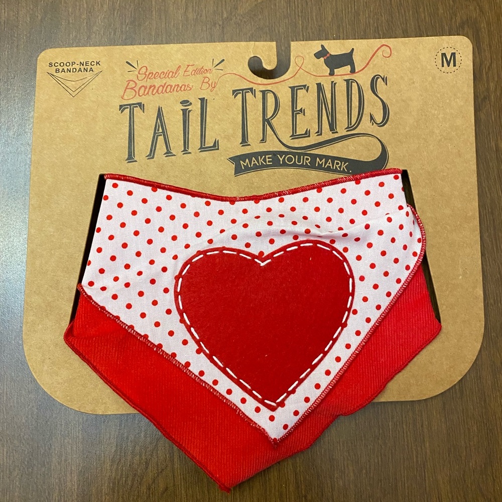New and never worn Valentines dog nexk bandana size Medium 10-15 inches